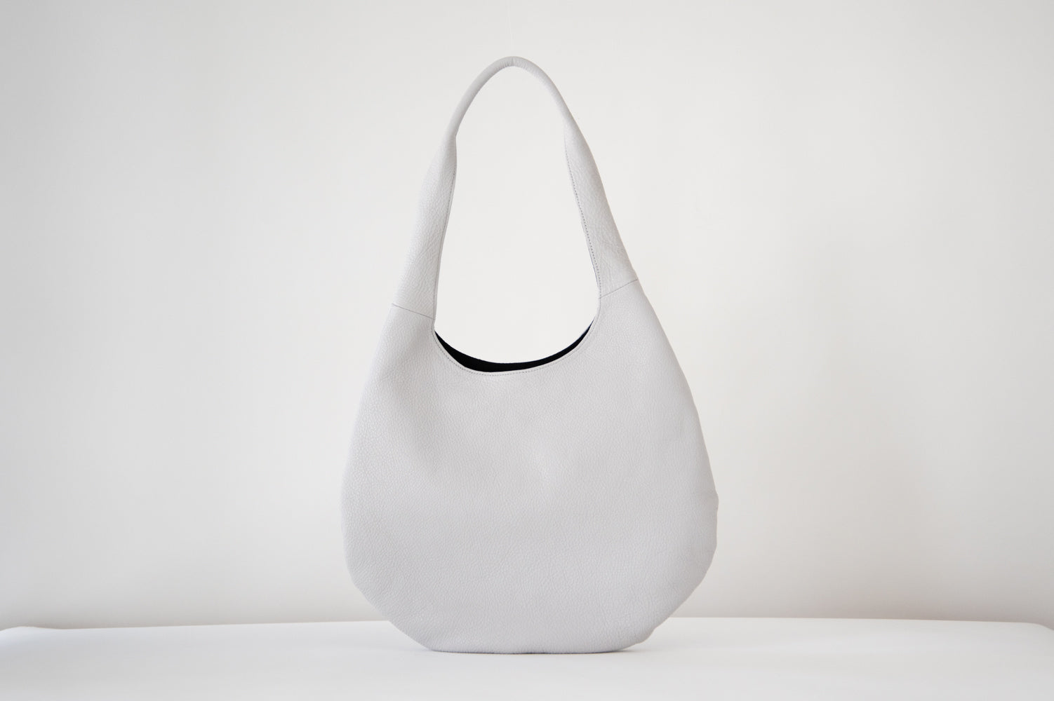 B-005 / Round One-Shoulder Bag (M) 