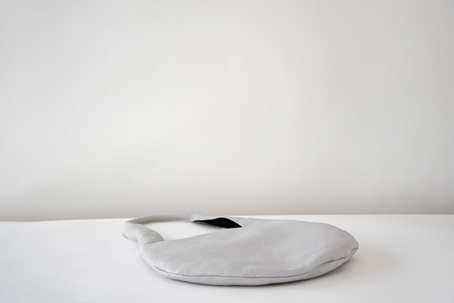 B-005 / Round One-Shoulder Bag (M) 