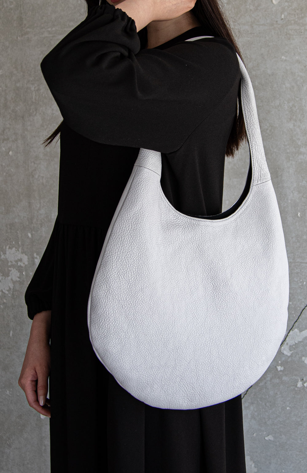 B-005 / Round One-Shoulder Bag (M) 