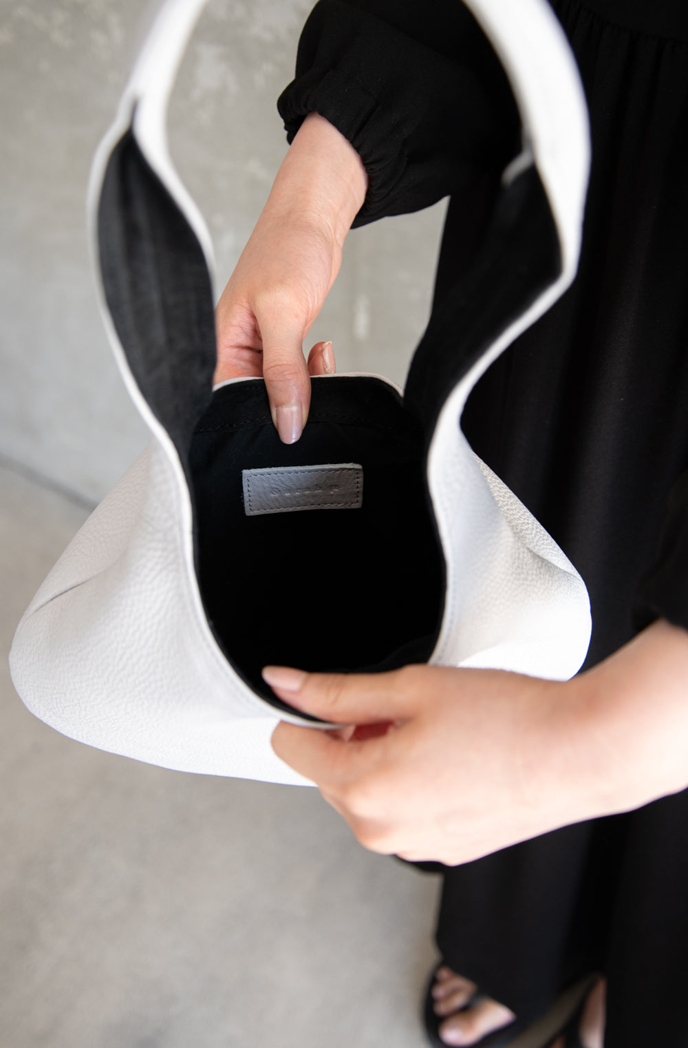 B-006 / Round One-Shoulder Bag (S) 